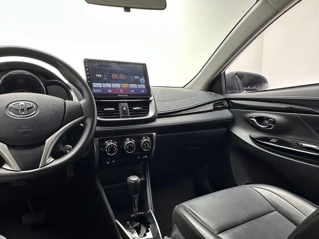 Toyota Yaris L 2020 — фото 15