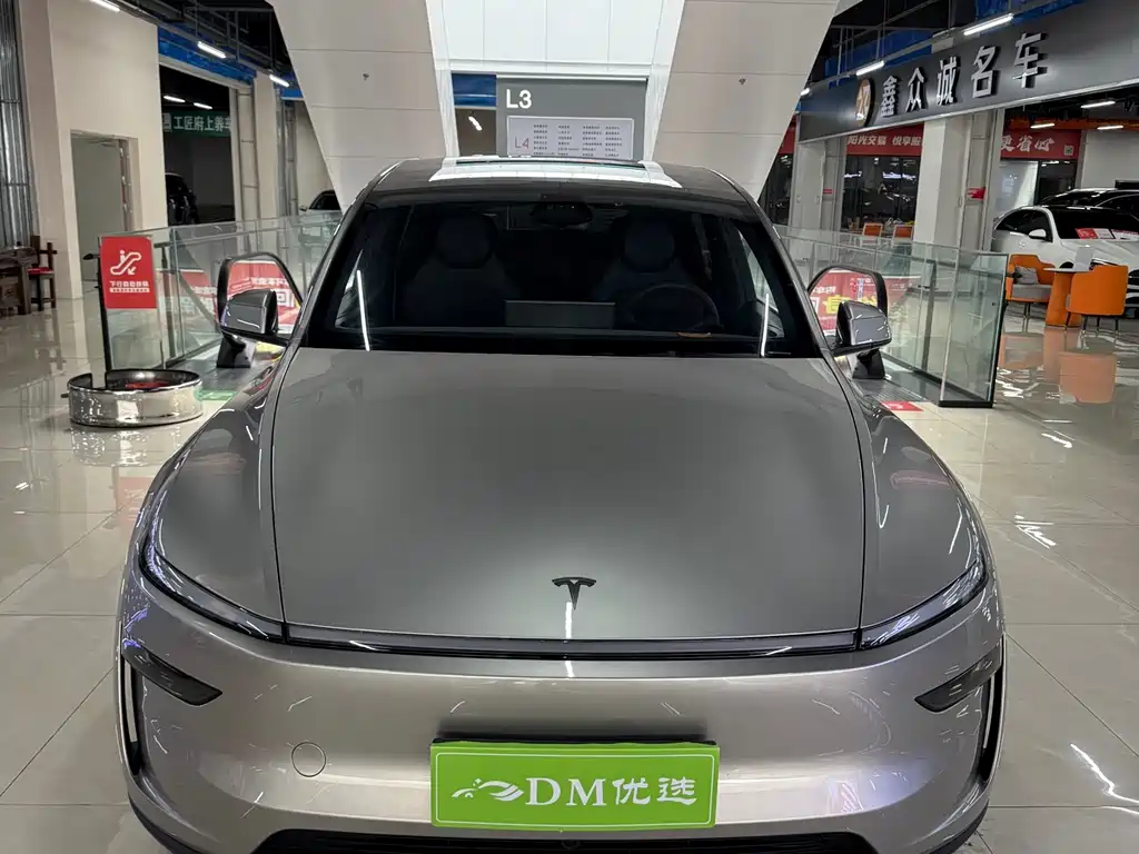 Tesla Model Y L 2026