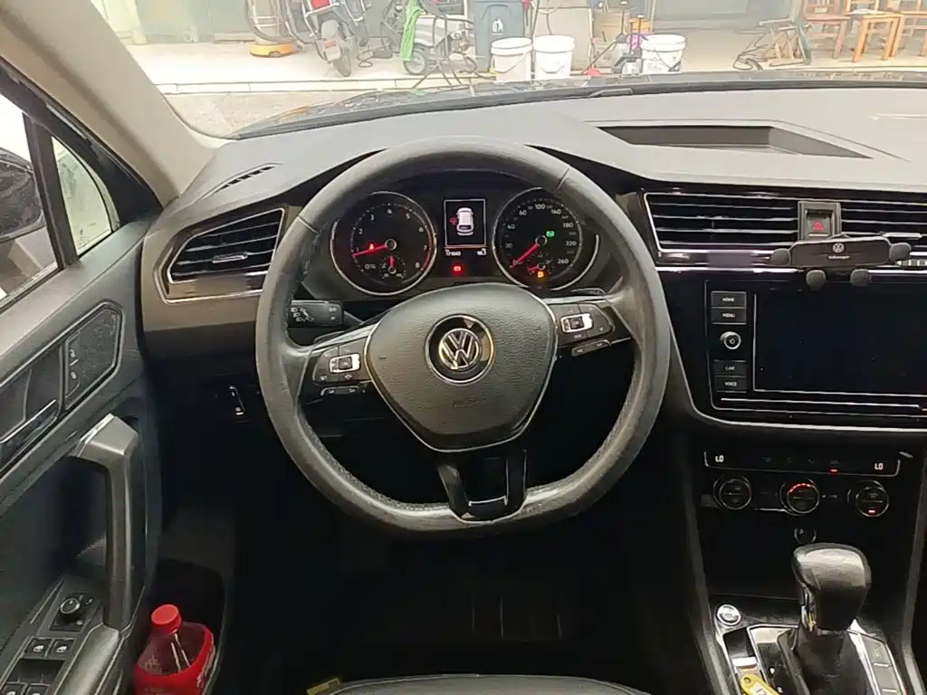 Volkswagen Tiguan L 2018 — фото 11