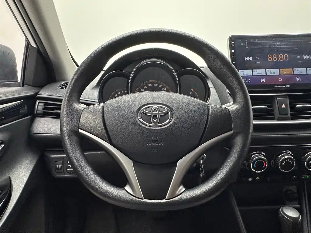 Toyota Yaris L 2020 — фото 19