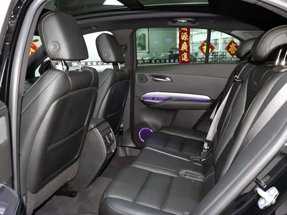 Cadillac XT4 2022 — фото 11