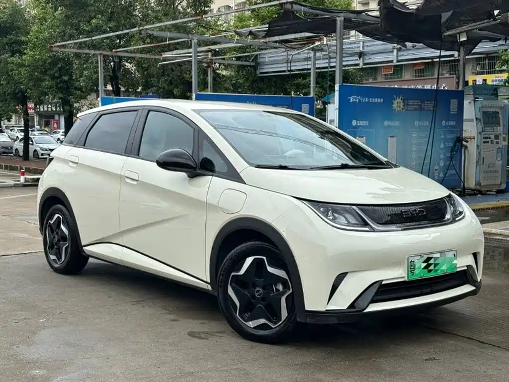 BYD Dolphin 2025