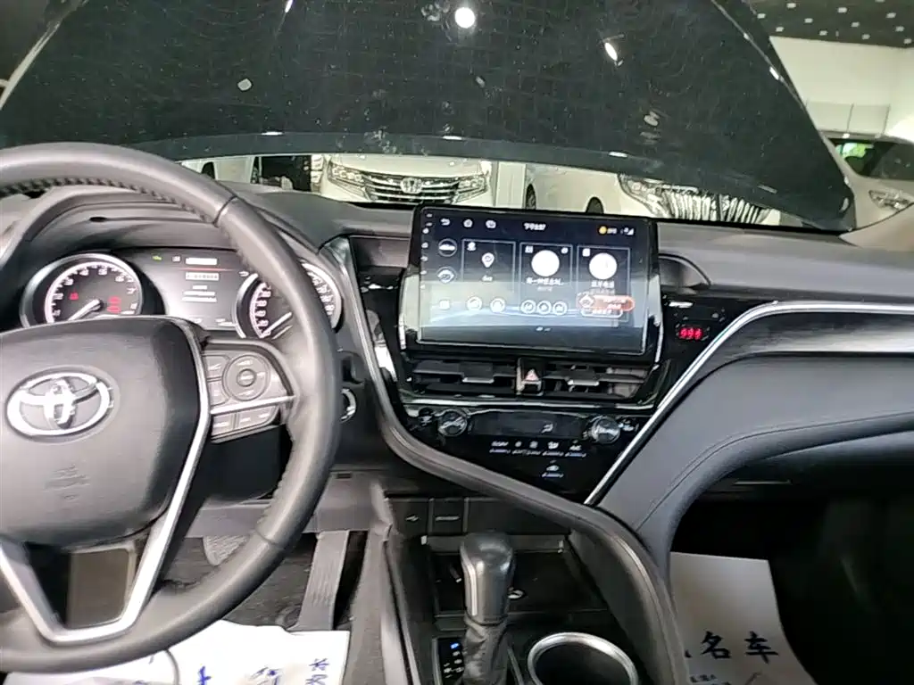 Toyota Camry 2022 — фото 13