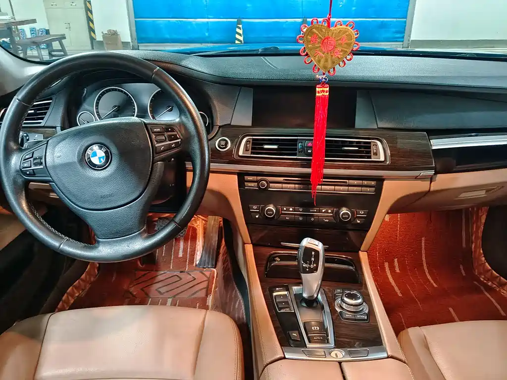 BMW 7 Series 2012 — фото 9