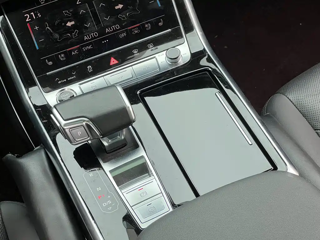 Audi Q8 2023 — фото 14