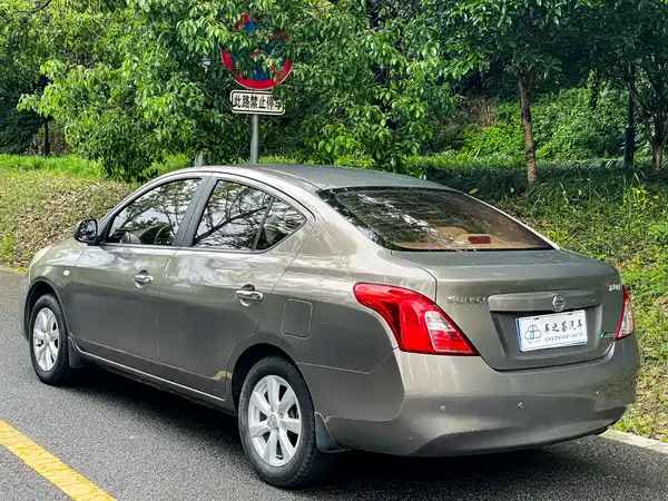Nissan Sunny 2011