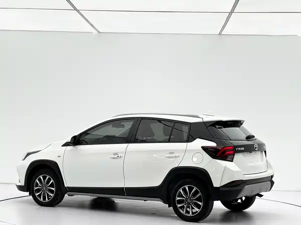 Toyota Yaris L 2023