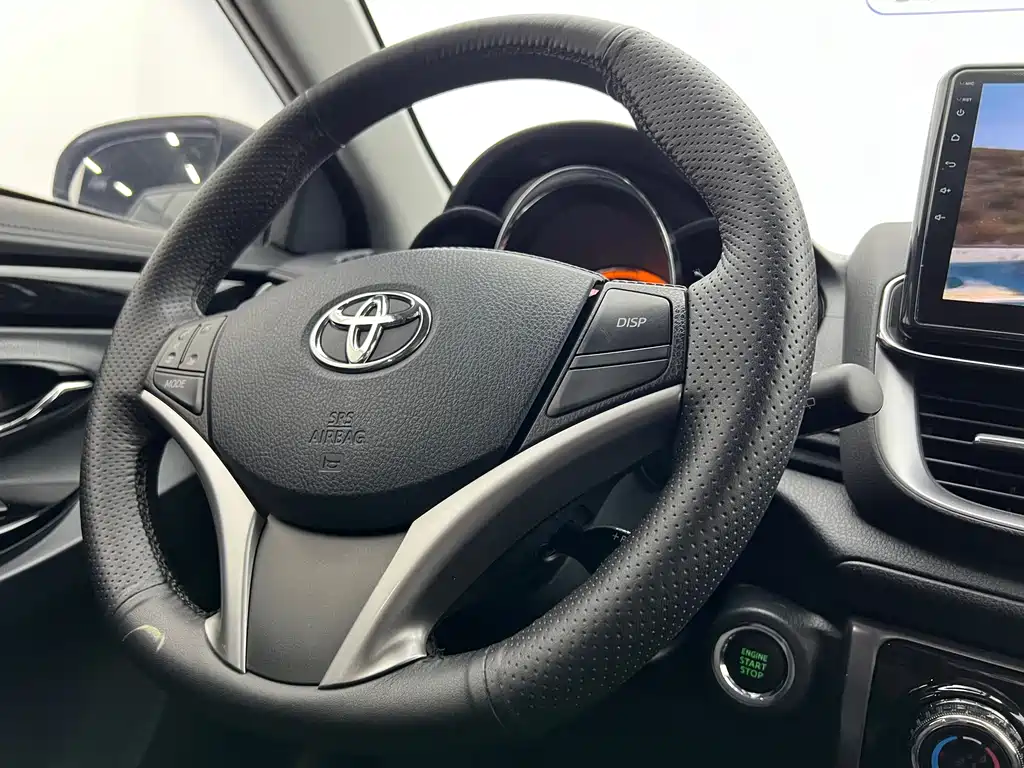 Toyota Yaris L 2023 — фото 13