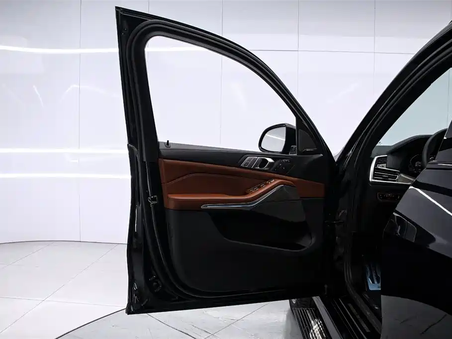 BMW X7 2021 — фото 11