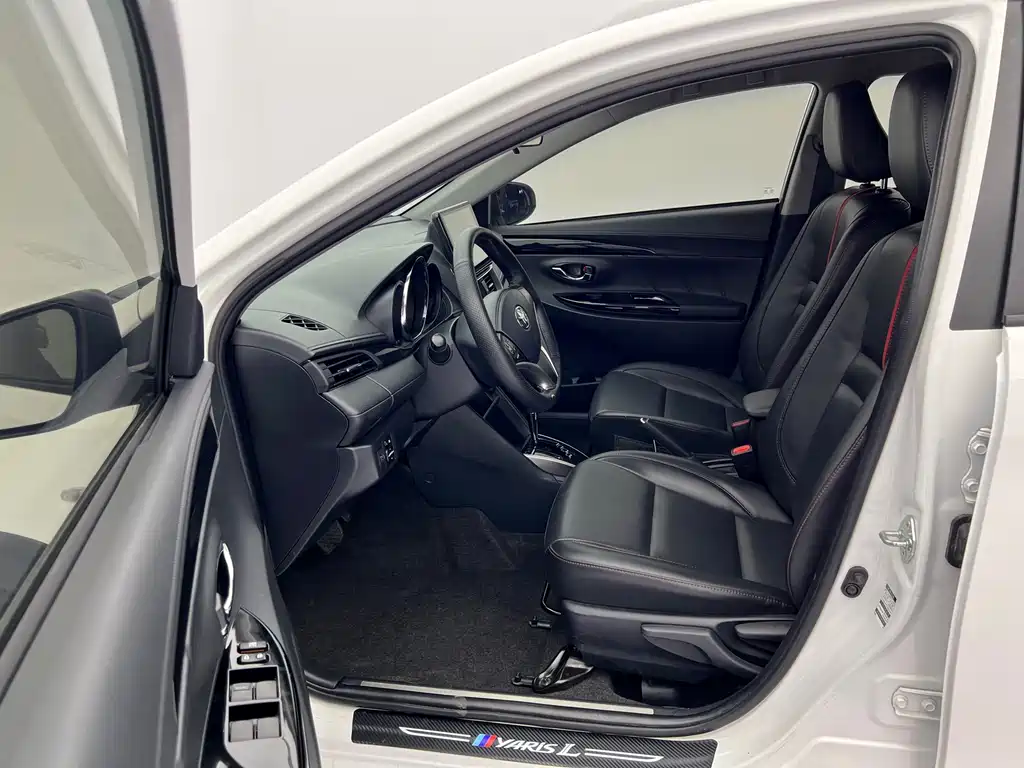 Toyota Yaris L 2023 — фото 21