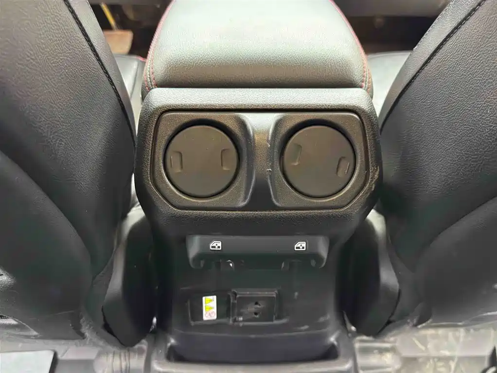 Jeep Wrangler 2021 — фото 12