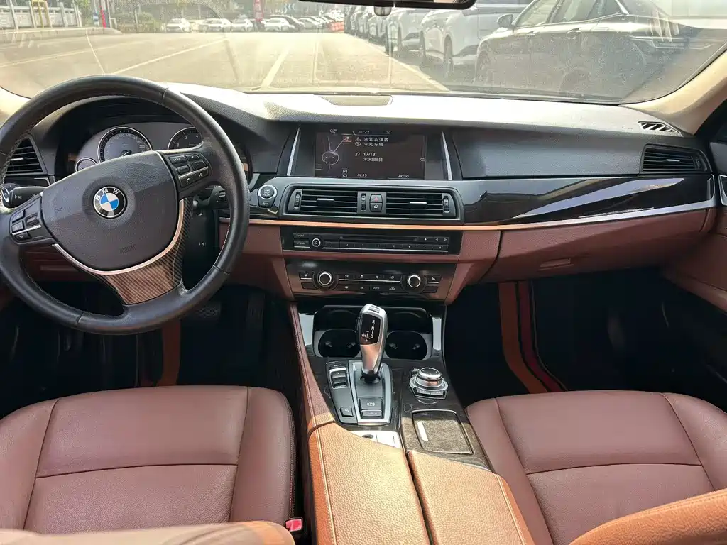 BMW 5 Series 2016 — фото 8
