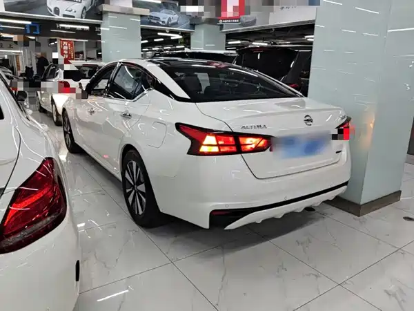 Nissan Teana 2022