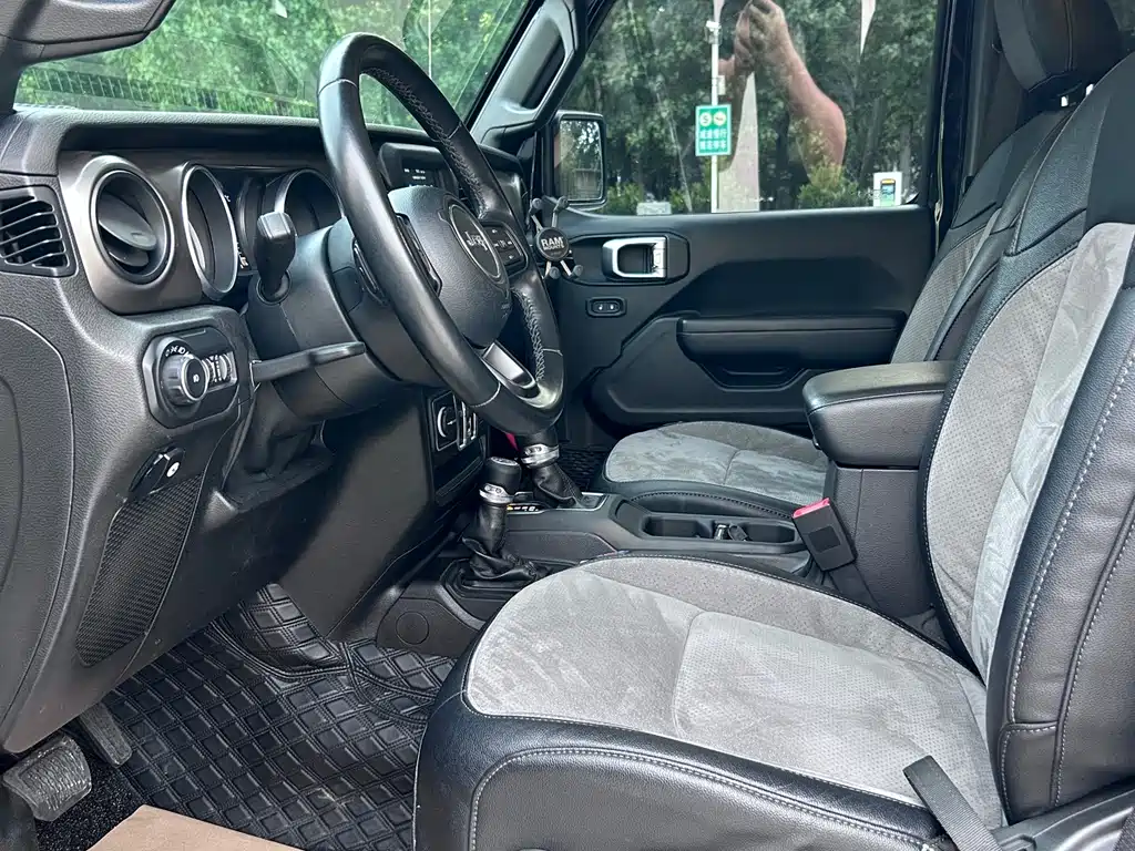 Jeep Wrangler 2020 — фото 10