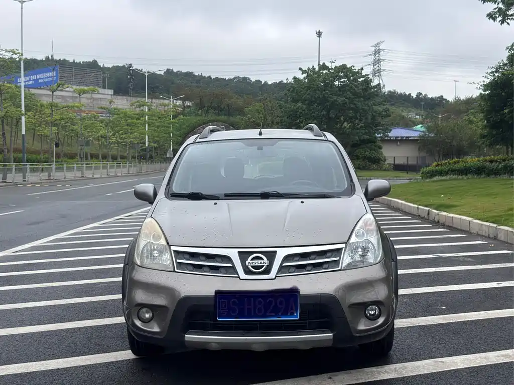 Nissan Livina 2012