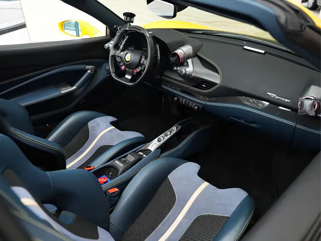 Ferrari F8 2021 — фото 10