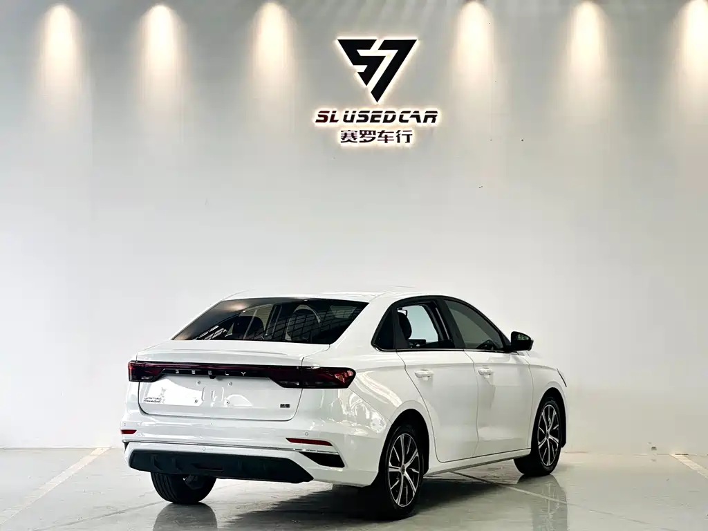 Geely Emgrand 2022 — фото 9