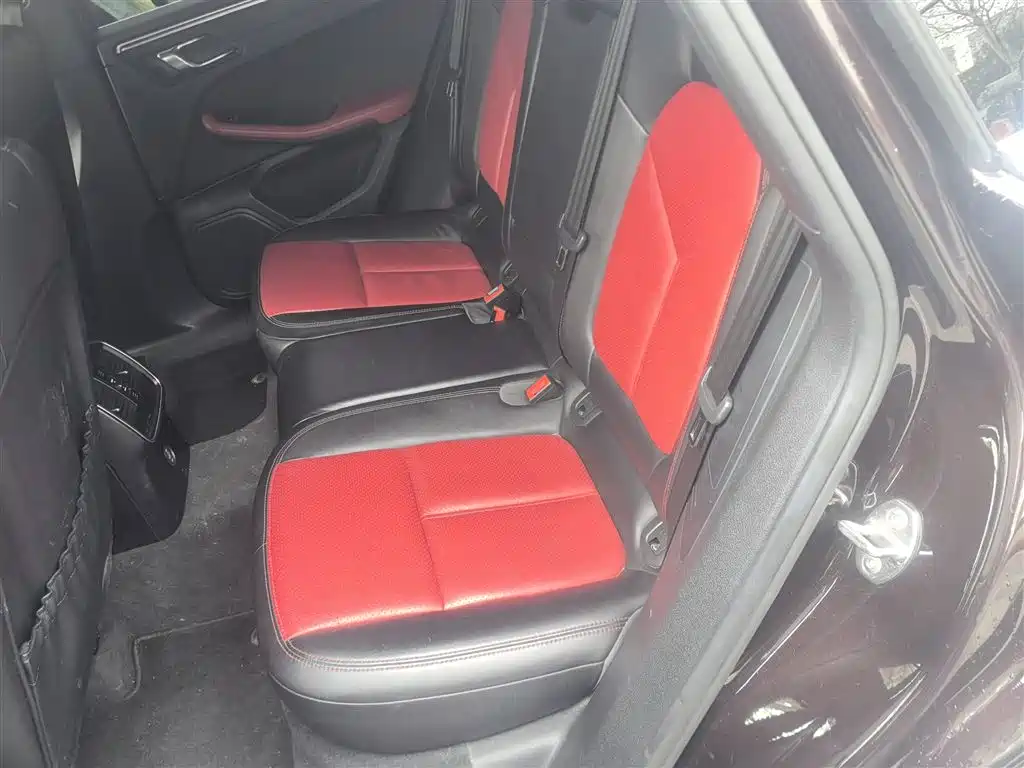 Porsche Macan 2017 — фото 13