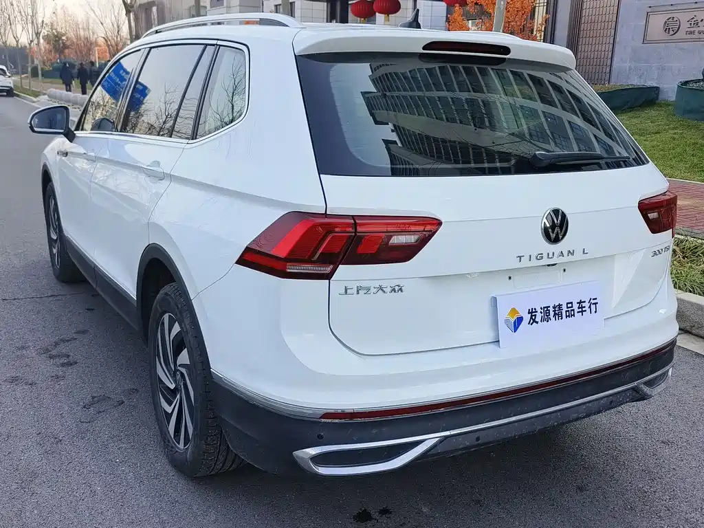 Volkswagen Tiguan L 2023 — фото 17