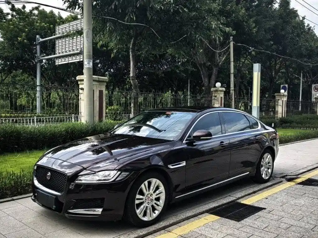 Jaguar XFL 2018 — фото 1