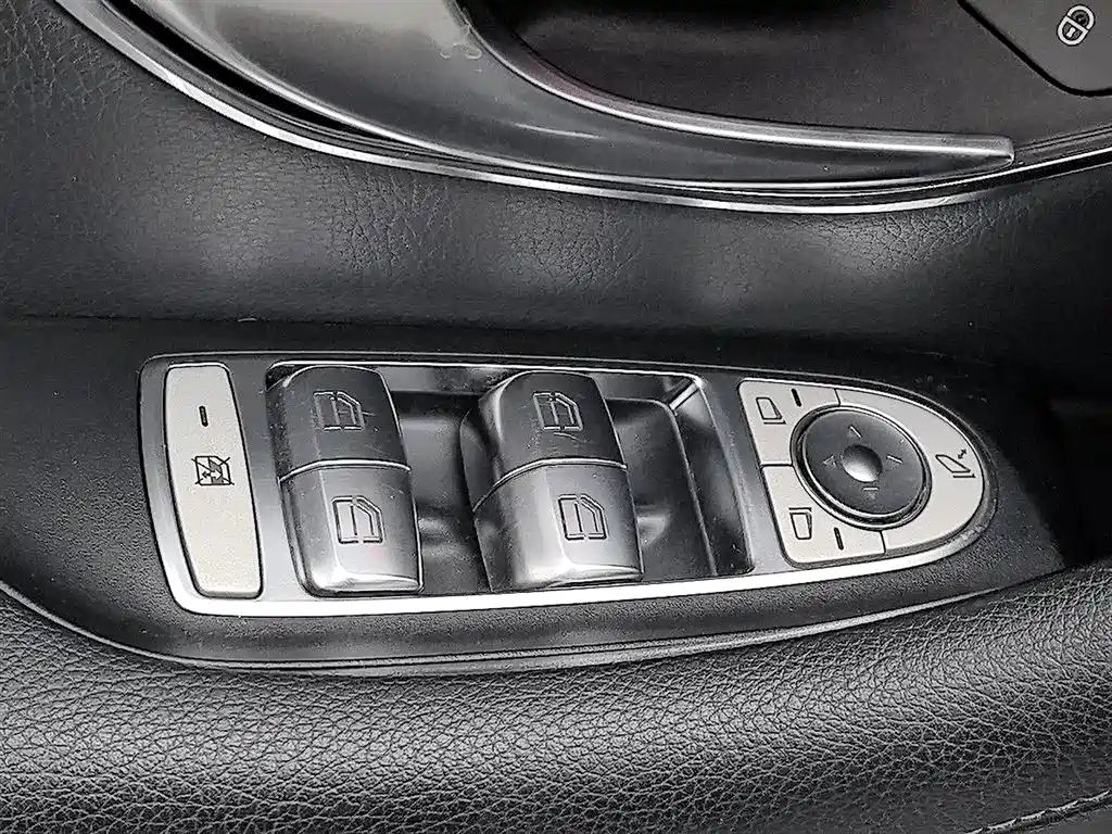 Mercedes-Benz E-Class 2017 — фото 9