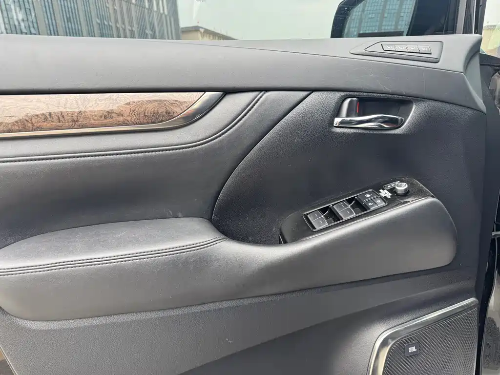 Toyota Vellfire 2023 — фото 15