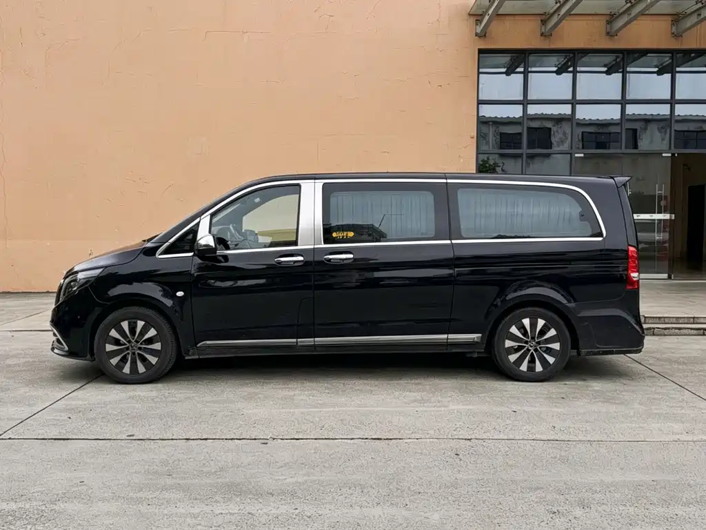 Mercedes-Benz Vito 2023 — фото 4
