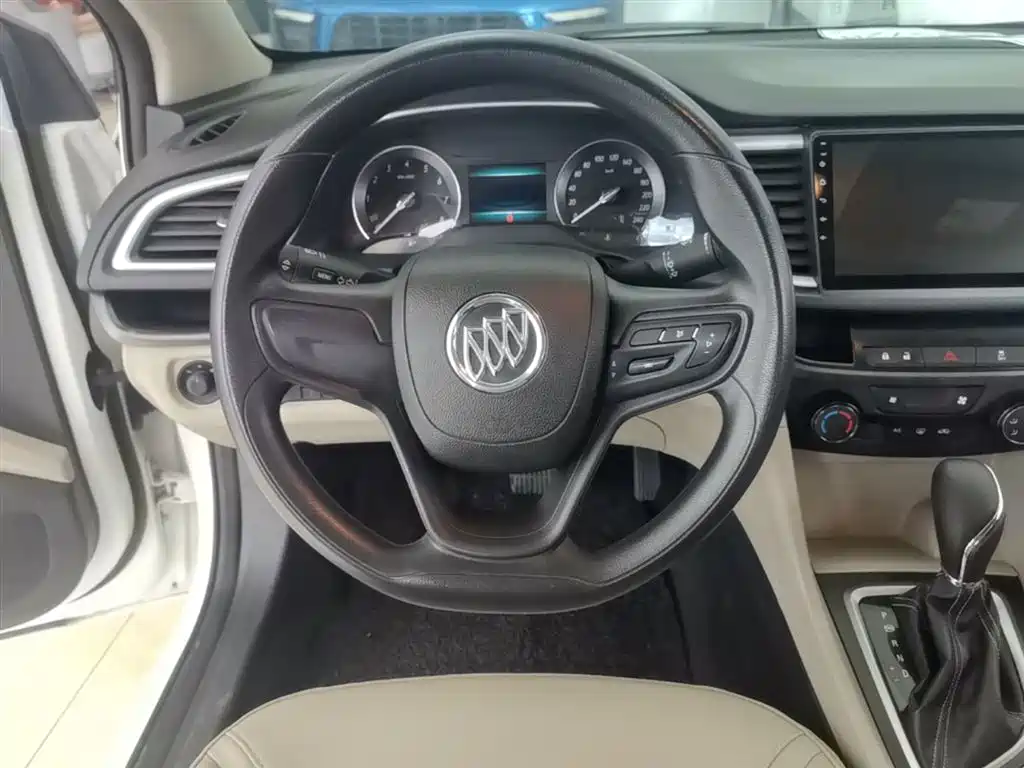 Buick Excelle 2017 — фото 11