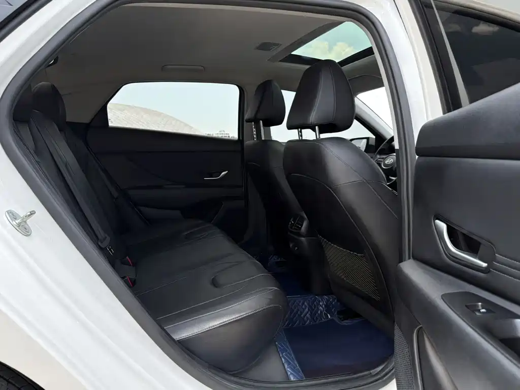 Hyundai Elantra 2023 — фото 15