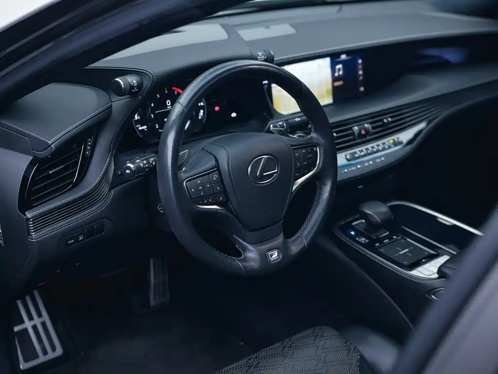 Lexus LS 2018 — фото 11
