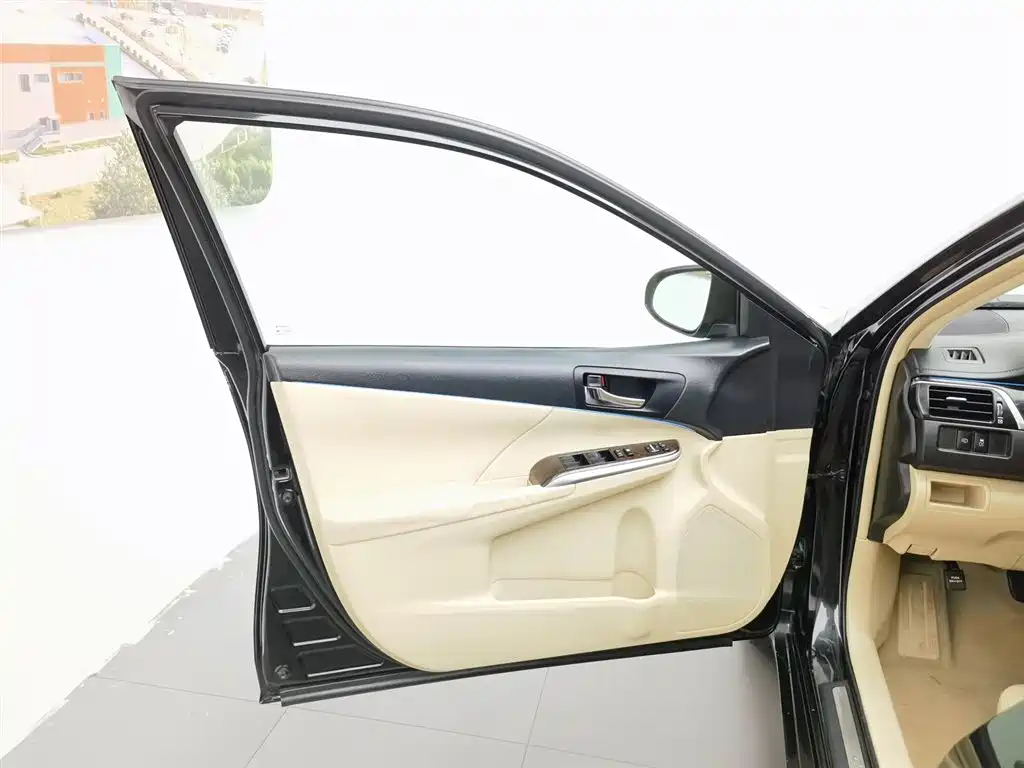 Toyota Camry 2015 — фото 8