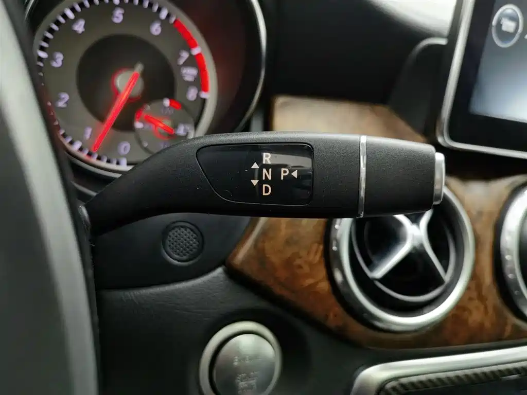 Mercedes-Benz GLA 2016 — фото 13