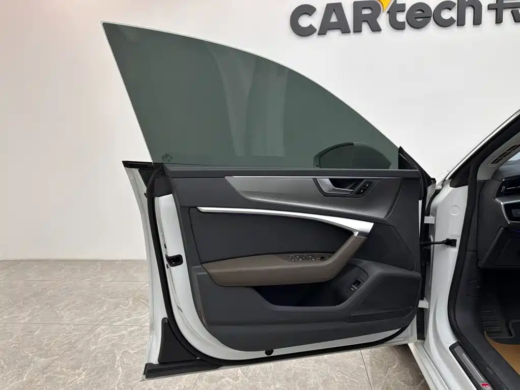 Audi A7L 2023 — фото 16