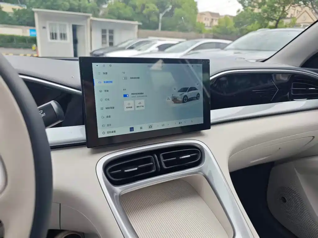 Geely Galaxy Starwish 2025 — фото 13