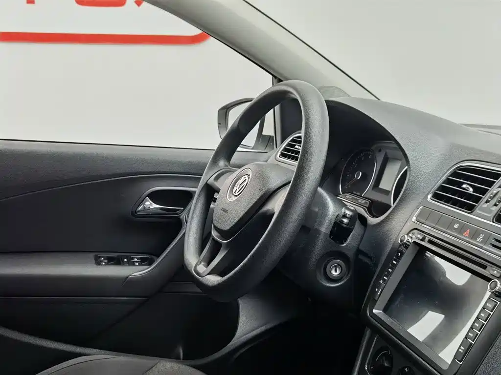 Volkswagen Polo 2015 — фото 22
