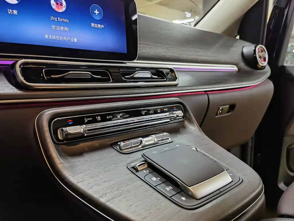 Mercedes-Benz V-Class 2025 — фото 25