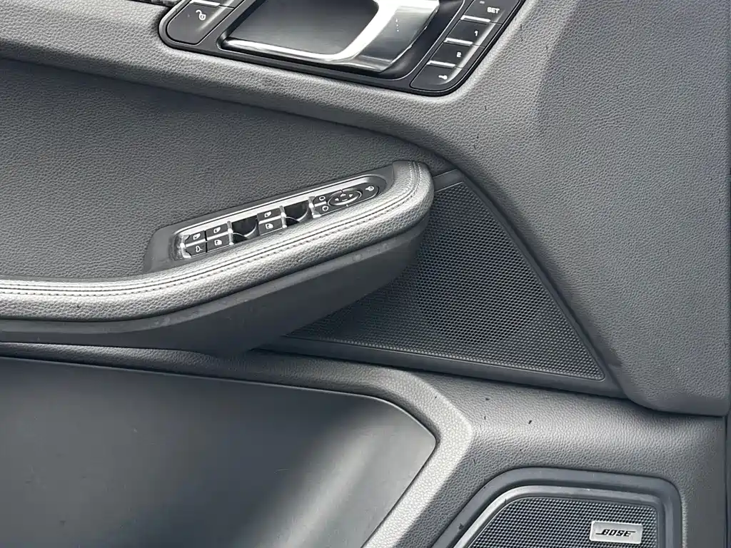 Porsche Macan 2015 — фото 11