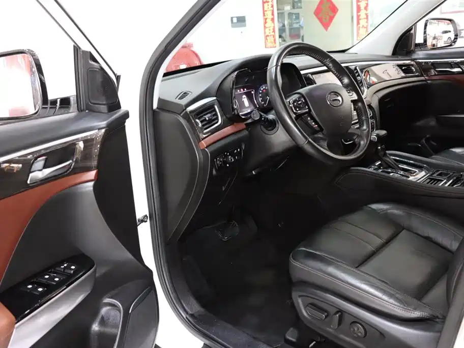 GAC Motor Trumpchi GS8 2018 — фото 8