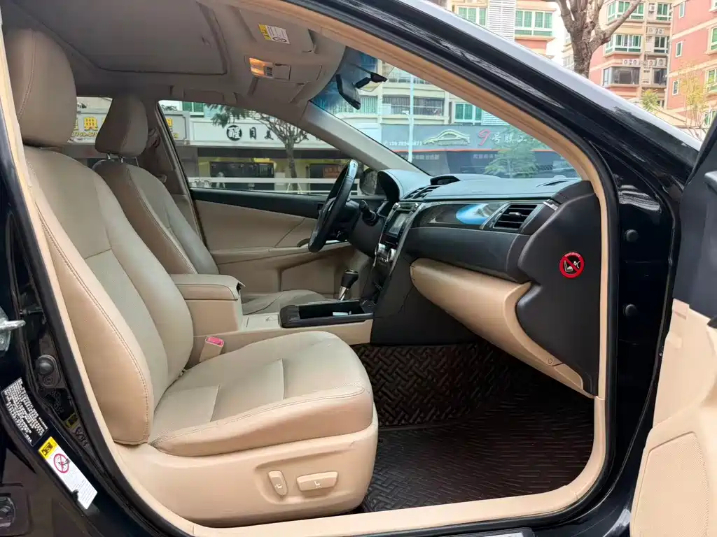 Toyota Camry 2014 — фото 11