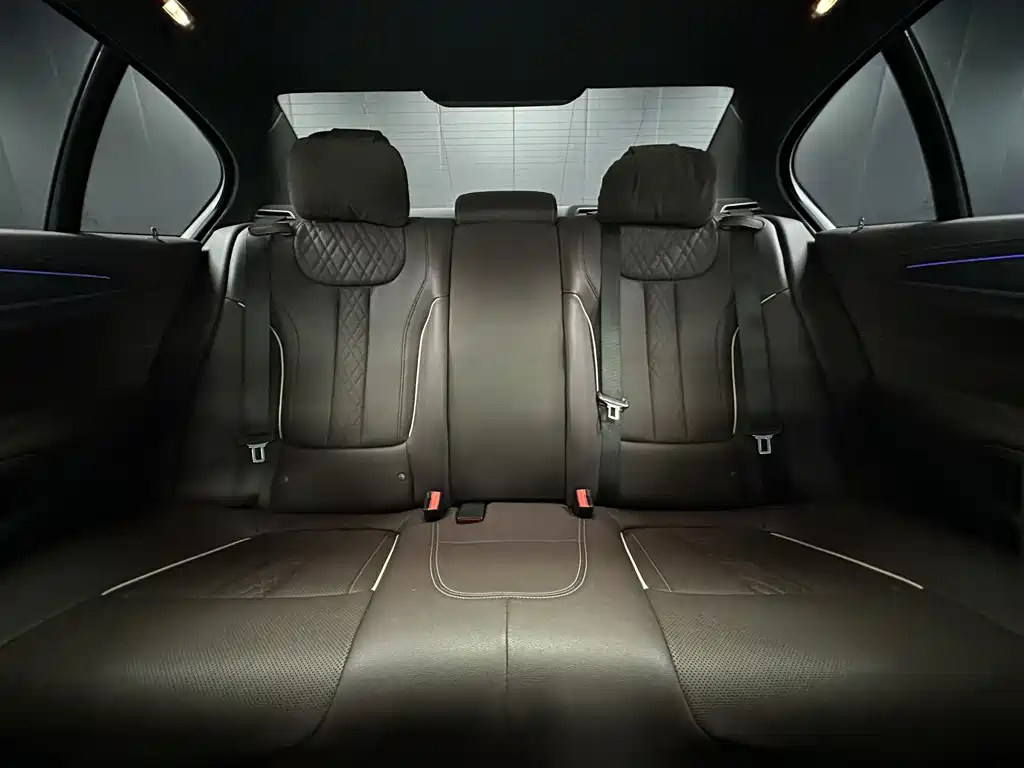 BMW 5 Series 2021 — фото 13