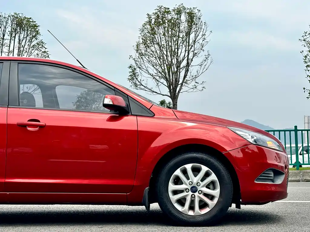 Ford Focus 2015 — фото 12