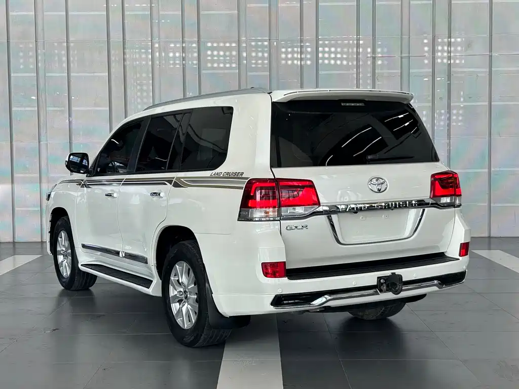 Toyota Land Cruiser 2018 — фото 6