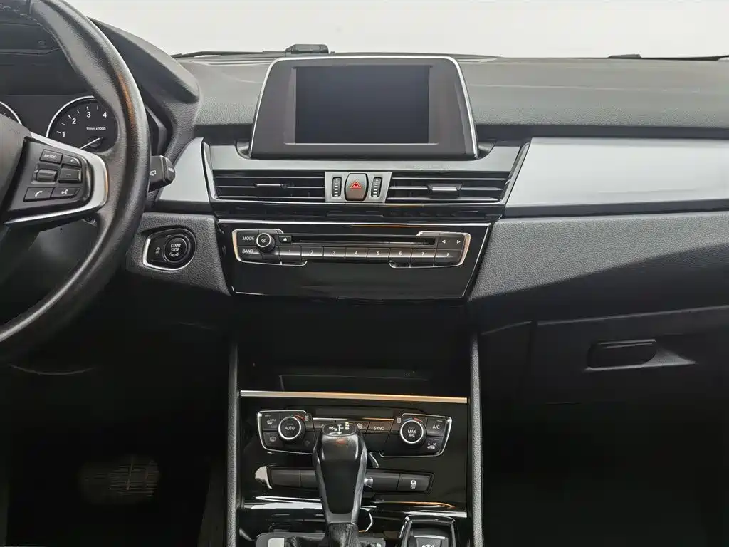 BMW 2 Series Active Tourer 2018 — фото 12
