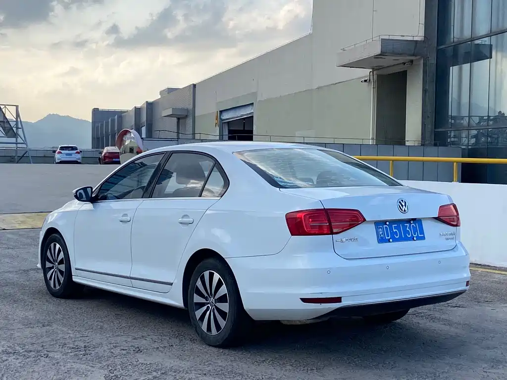 Volkswagen Sagitar 2017