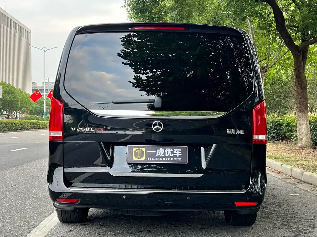 Mercedes-Benz V-Class 2023 — фото 4