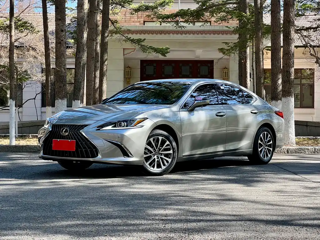 Lexus ES 2024 — фото 1