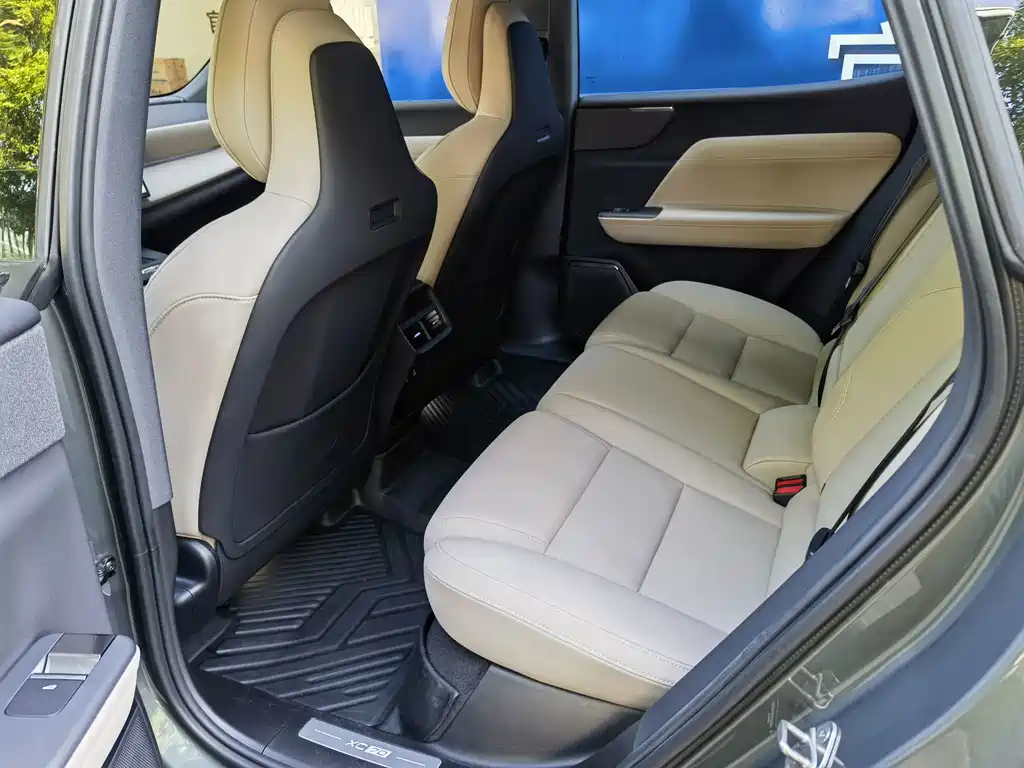 Volvo XC70 Plug-In Hybrid 2025 — фото 9