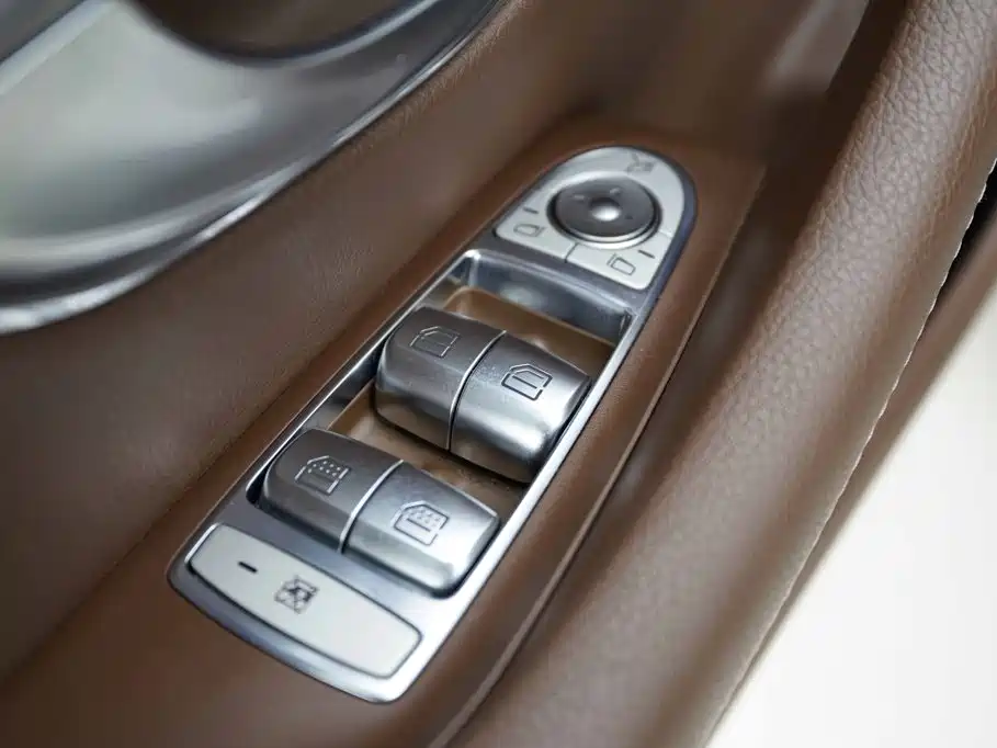 Mercedes-Benz E-Class 2022 — фото 9