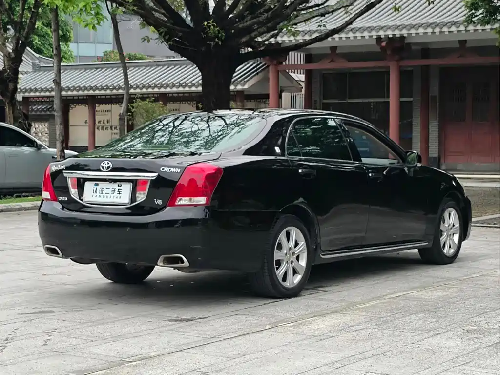 Toyota Crown 2011 — фото 16