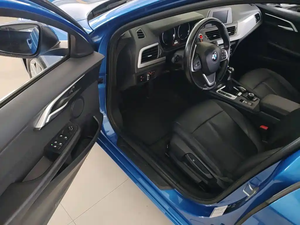 BMW 1 Series 2018 — фото 16